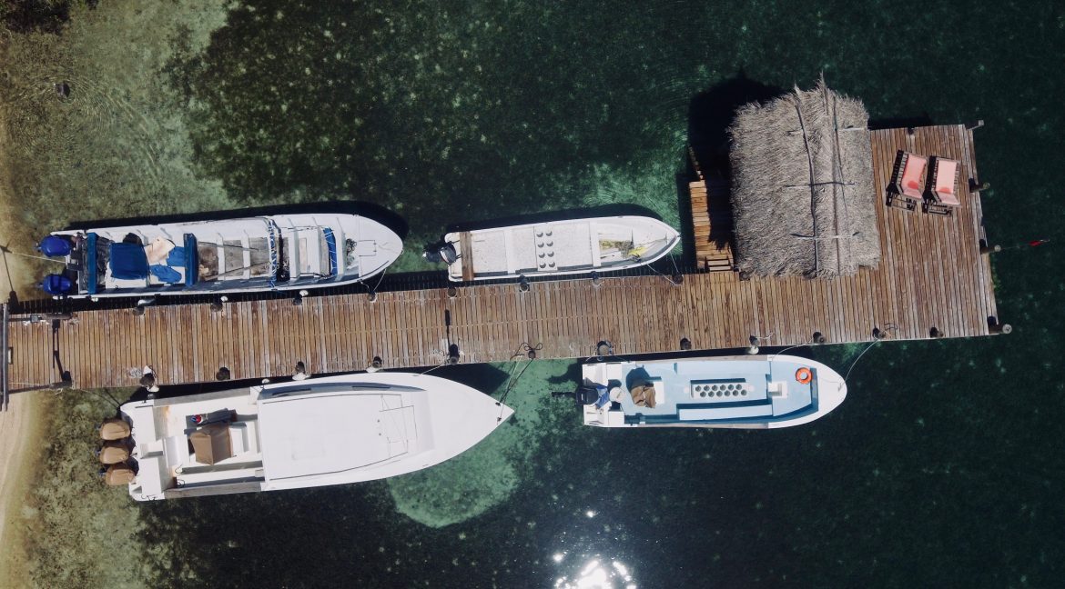 Pier on Lagoon side of Island, with 4 boats, DJI_0444