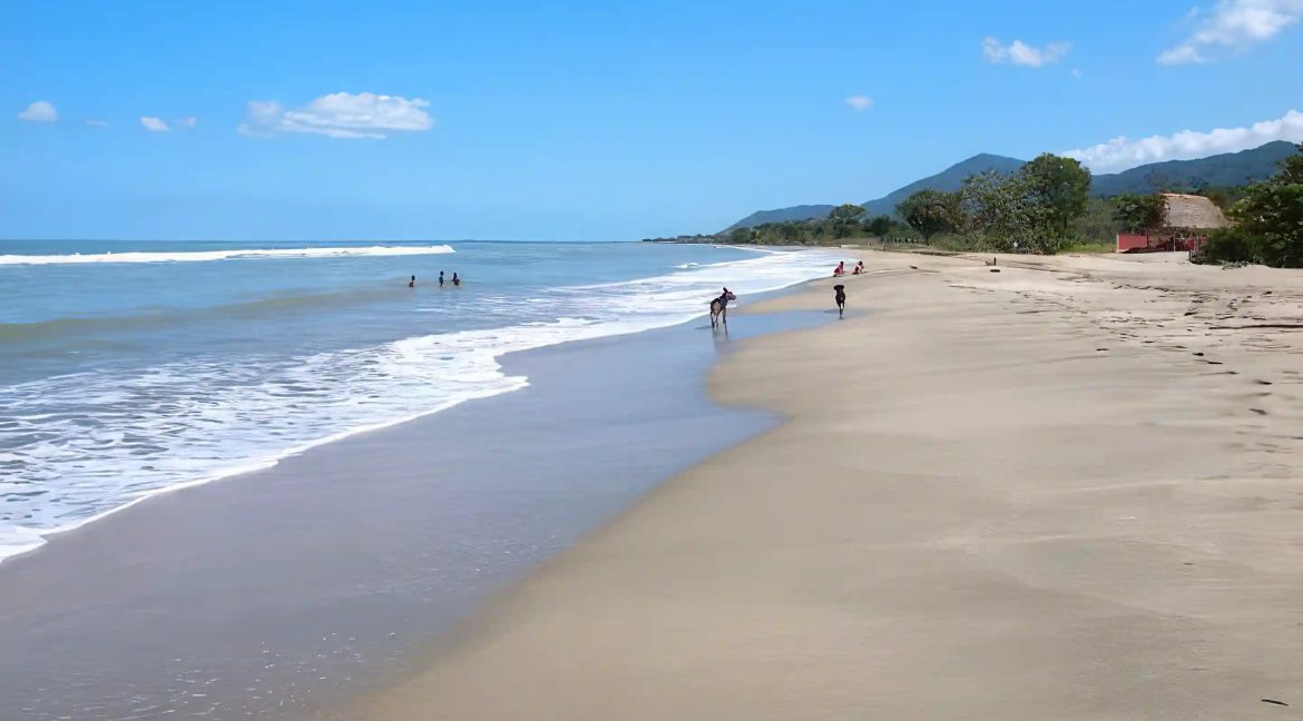 caribbean-beach-resort-for-sale-in-trujillo-colon-honduras (10)