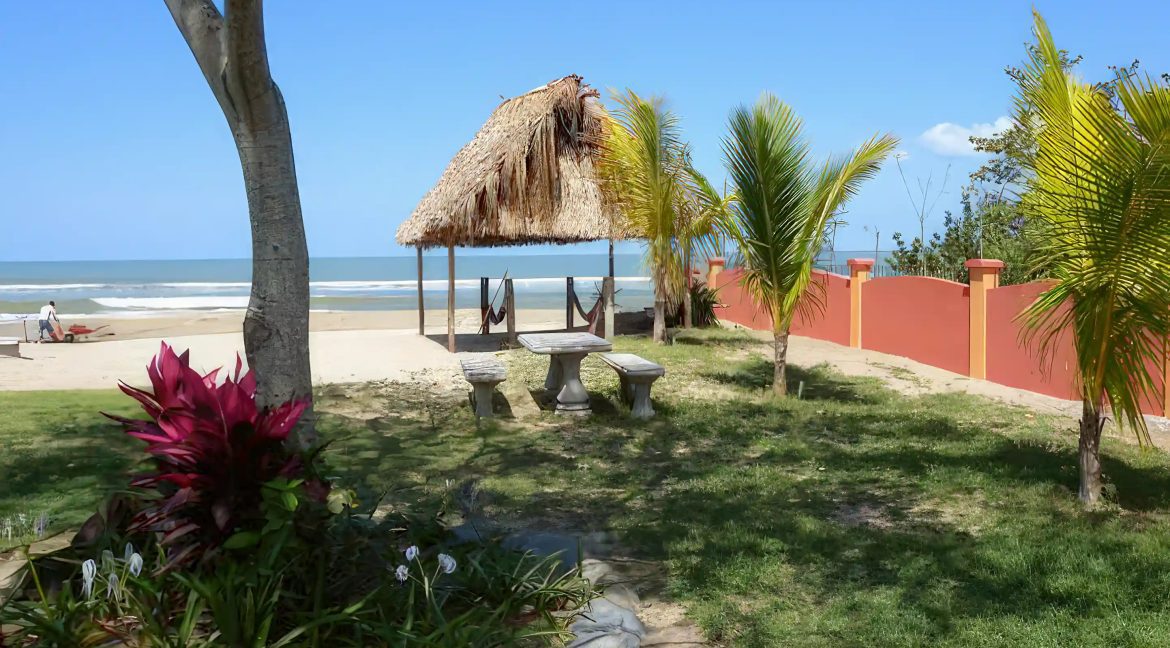 caribbean-beach-resort-for-sale-in-trujillo-colon-honduras (14)